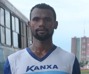 Chiquinho não viaja com Altos, mas se põe à disposição para jogar domingo
