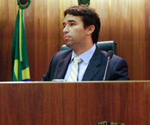 Deputados lamentam violência que vitimou jovens de Castelo do Piauí
