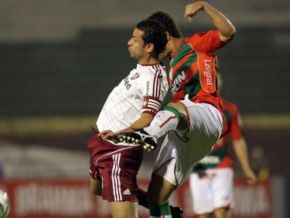 Flu vence a Lusa por 2 a 0 e segue líder do Brasileirão