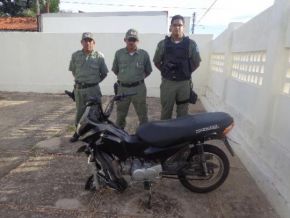 Polícia prende dois homens acusados de assaltar farmácia em Floriano