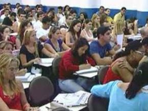 UFPI lança edital com 12 vagas para professores e salários de R$ 8 mil