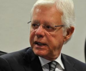 Sem defesa de Temer, candidatura de Meirelles seria farsa, diz Moreira