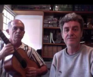 Maurício Pereira reformata obra autoral no álbum "Micro" somente com a guitarra de Tonho Penhasco