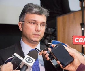 Guedes sonda ex-ministro do Planejamento para secretaria do Tesouro