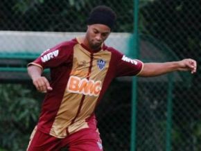 Ronaldinho Gaúcho ameaça pedir indenização do Flamengo por danos morais