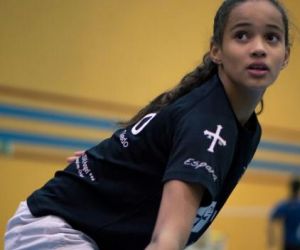 Prodígio do badminton do PI retorna após segundo intercâmbio na Espanha