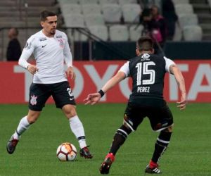Corinthians vence, mas cai na Libertadores pela quarta vez seguida em casa