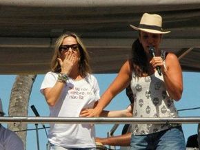 Ivete Sangalo e Claudia Leitte cantam juntas no 'Arrastão' de Salvador