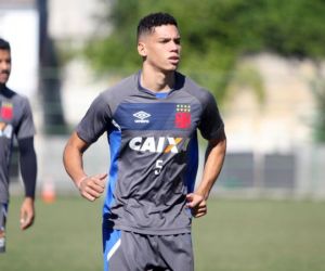 Vasco: jogador Paulinho acalma torcida após deixar o campo chorando