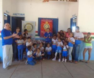 Rotary Clube de Barão de Grajaú distribui kits de higiene bucal em escola
