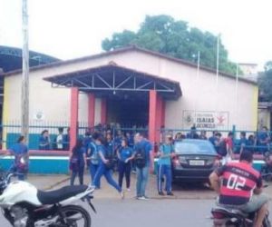 Homens rendem alunos e funcionários e fazem arrastão em escola de Barras