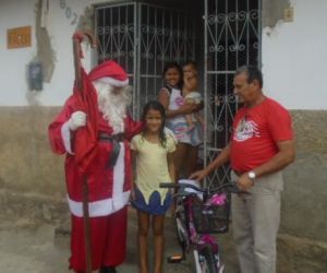 Papai Noel dos Correios adianta entrega de presentes em Floriano