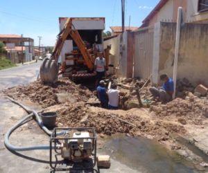 Vazamentos em canos suspendem abastecimento de água em Floriano