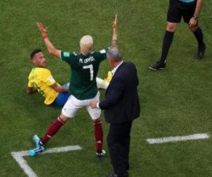 Mexicano que protagonizou pisão em Neymar fecha com Villarreal, da Espanha