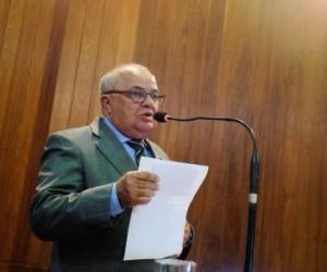 Alepi entrega título de cidadão piauiense ao presidente do CRC Piauí