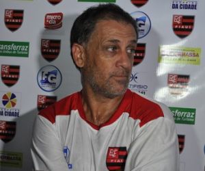 Sob olhares de Celso Teixeira, Fla-PI faz seleção de atletas no Lindolfinho
