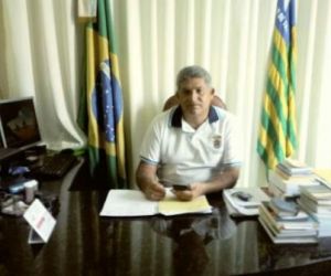 Criminosos invadem residência e levam diversos objetos