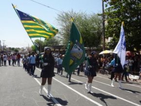 Desfile em comemoração a sete de setembro em Floriano