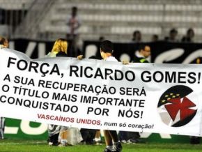 Torcida do Vasco homenageia técnico Ricardo Gomes