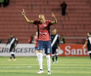 Jogador Alex Silva anuncia aposentadoria do futebol