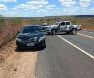 Veículo tomado de assalto em Floriano é recuperado em Amarante