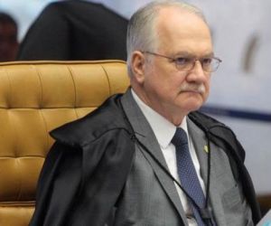 Fachin nega pedido da defesa de Lula para suspender inelegibilidade