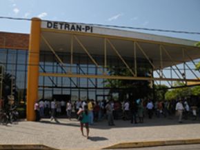 Mais de 600 deixaram de receber a carteira de motorista