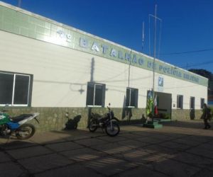 Documentos são furtados após arrombamento de veículo em Floriano