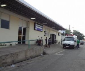 Carro-forte e motocicleta se envolvem em acidente no centro de Floriano