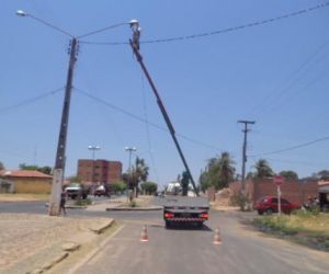 Prefeitura repõe lâmpadas de avenidas de Floriano