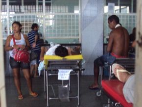 Deputados entram no HUT: Tem pacientes atendidos na recepção