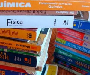 Pedido para suspender trecho de edital de livros didáticos é protocolado na Câmara