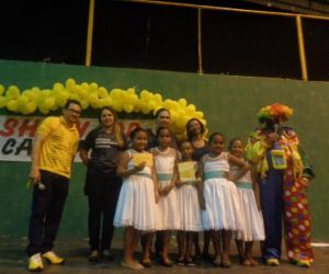 Palhaço Carrapeta anima crianças com brincadeiras e muita alegria em Floriano