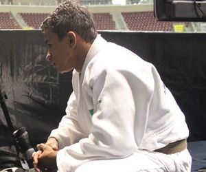Fabrício Alves lesiona joelho e está fora da seletiva olímpica do Rio 2016