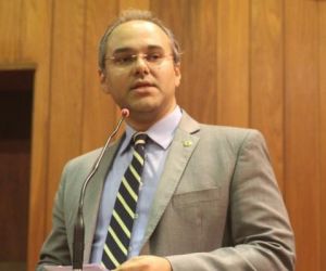 Deputado Firmino Paulo requer convocação de concursados