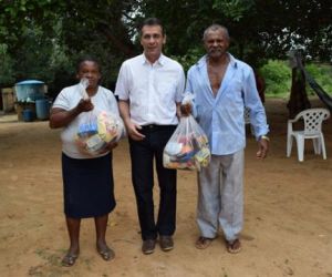 Gilberto Júnior distribui cestas básicas na zona rural de Floriano