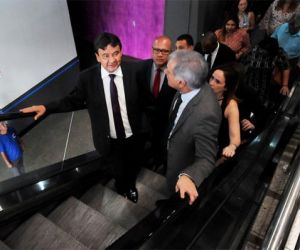 Governador anuncia PPP para gerir serviço de água e saneamento no interior