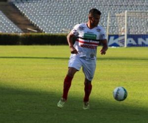 Altos tem interesse na contratação do lateral direito Tote, do River-PI