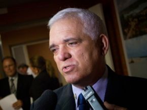 Themístocles Filho anuncia melhoria no abastecimento de água