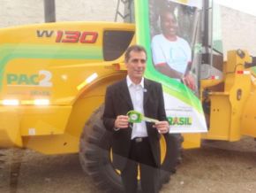 Prefeitura Municipal de Floriano recebe máquina agrícola do PAC 2