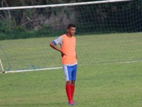 Silas não se apresenta após carnaval e desperdiça chance entre os titulares