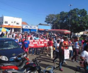 Manifestação contra reformas trabalhista e previdenciária toma ruas de Floriano