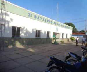 Dupla toma moto de assalto na Praça Petrônio Portela