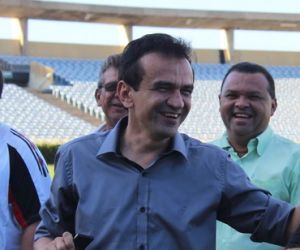 Após ultimato, Elizeu vibra com novo técnico: "Estamos muito satisfeitos"