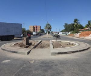 Prefeitura inicia reconstrução de rotatórias em Floriano