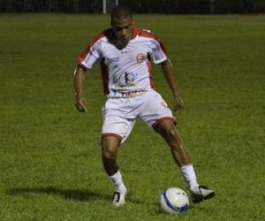Jogador cobra lateral, enfarta e morre em jogo