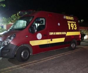 Mulher fica presa às ferragens após carro tombar durante colisão na Zona Leste de Teresina