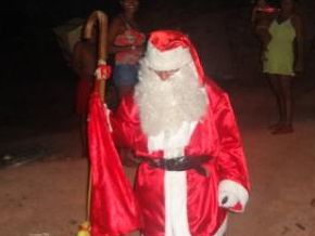 Papai Noel entrega brinquedos e cestas básicas em Floriano