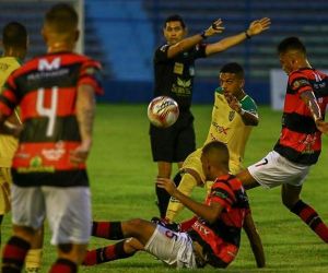 Com goleiro improvisado, Picos fica no empate diante o Flamengo