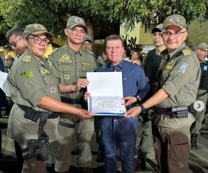 Jáiron Batista, presidente do Grupo Jorge Batista, recebe Certificado de Amigo do 3º BPM de Floriano